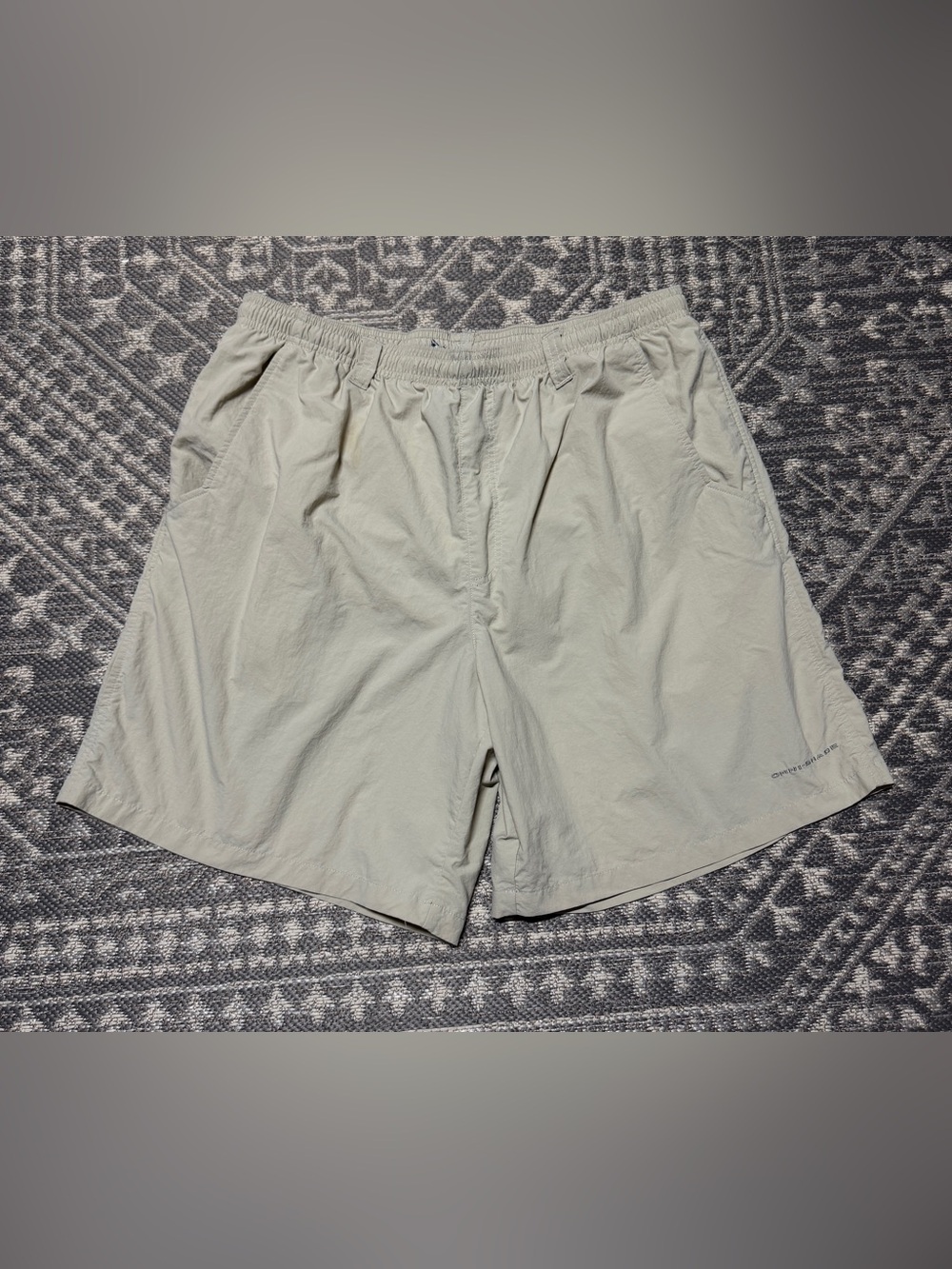 Columbia Men's beige Elastic-Waist Hybrid Shorts Sz L